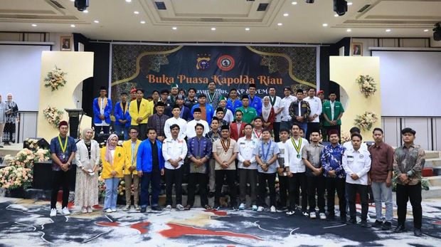 Kapolda Riau Irjen Pol Herry Heryawan buka bareng mahasiswa, Selasa (24/2/2026).