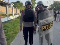 Video: Kapolres Tual Kena Busur Panah di Kaki saat Halau Bentrok Pemuda
