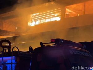 Jabar Hari Ini: Amukan Si Jago Merah di Pasar Rebo Purwakarta
