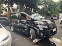 Toyota Vellfire hingga Xpander Kecelakaan Beruntun di Jalan Darmo Surabaya