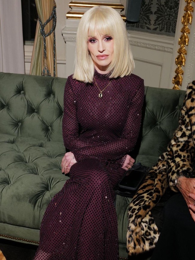 Kelly Osbourne mengunggah pernyataan di media sosial untuk menanggapi komentar body shaming atas penampilan terbarunya. “Benar-benar tidak percaya betapa menjijikkannya sebagian manusia! Tidak ada yang pantas menerima perlakuan seperti ini!” tulis Osbourne. Foto: Dok. Instagram Kelly Osbourne