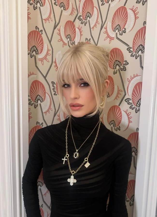 Ini bukan pertamakalinya Kelly Osbourne mendapat body shaming terkait penampilannya yang jauh lebih kurus dibanding saat usianya 30-an. Pada Desember 2025, dia pernah memberikan peringatan pada netizen yang meninggalkan komentar kejam dan brutal. Foto: Dok. Instagram Kelly Osbourne