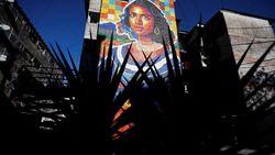 Keren Banget! Mural Mona Lisa dari Tutup Botol Plastik di Mejicanos