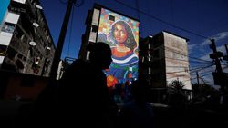 Keren Banget! Mural Mona Lisa dari Tutup Botol Plastik di Mejicanos