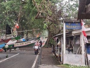Abrasi Giring Perahu hingga ke Tepi Jalan di Batukaras