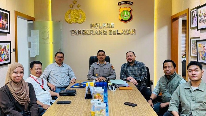 Kongres Advokat Indonesia meminta polisi mengusut tuntas pelaku penusukan anggotanya di Tangsel.