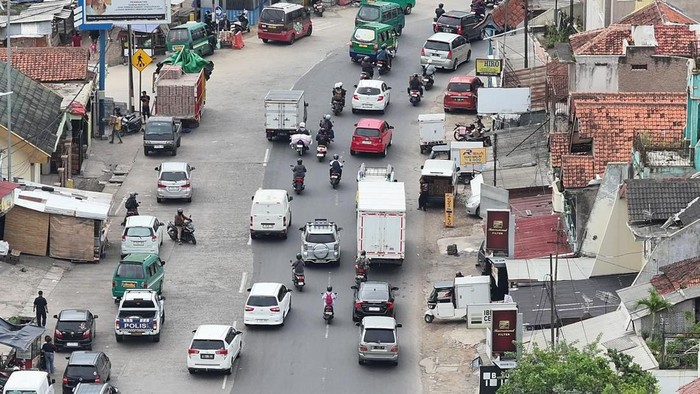 Korlantas Polri mengintensifkan pengawasan arus kendaraan melalui ETLE Drone Patrol Presisi. Dilakukan di kawasan strategis exit Tol Cibiru–Cileunyi