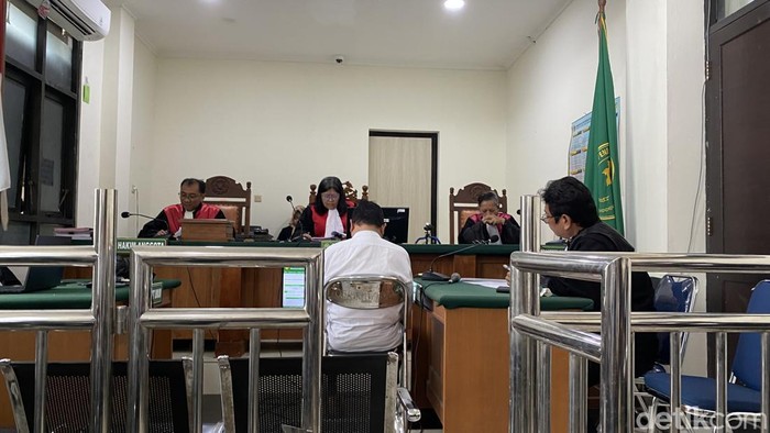 Sidang putusan para terdakwa dalam kasus korupsi pembangunan Masjid Agung Madaniyah Karanganyar, di Pengadilan Tindak Pidana Korupsi Semarang, Kecamatan Semarang Barat, Rabu (24/2/2026).