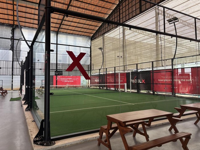 Lapangan padel di Kampung Padel, Kabupaten Tangerang, Selasa (24/2/2026)