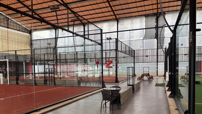 Lapangan padel di Kampung Padel, Kabupaten Tangerang, Selasa (24/2/2026)