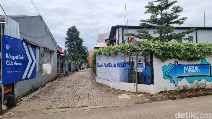 Lapangan padel menjamur di Kampung Padel di Kabupaten Tangerang. (Taufiq/detikcom)