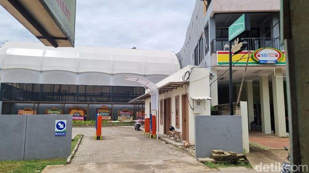 Lapangan padel menjamur di 'Kampung Padel' di Kabupaten Tangerang. (Taufiq/detikcom)