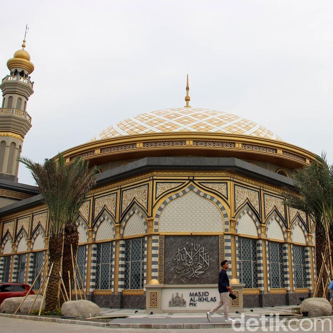 Megahnya Masjid Sultan di PIK yang Punya Keran Air Berwarna Emas