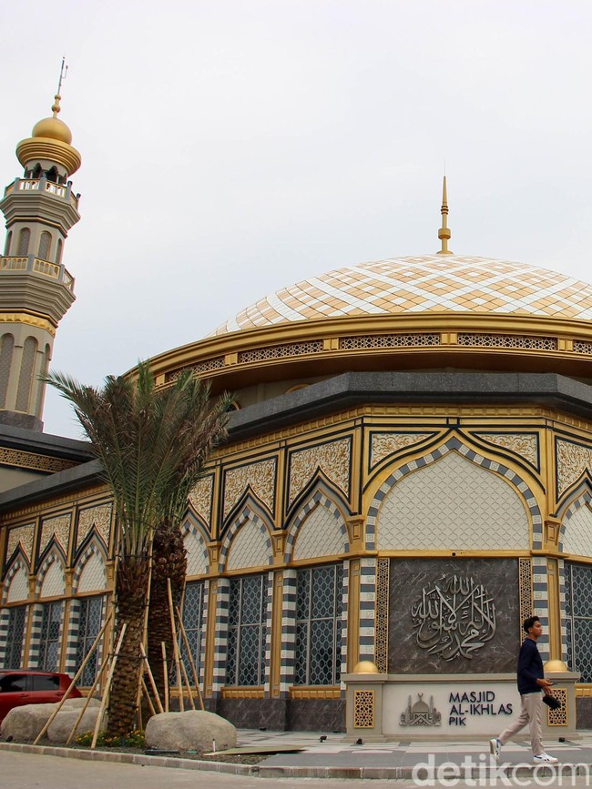 Megahnya Masjid Sultan di PIK yang Punya Keran Air Berwarna Emas