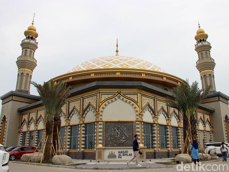 Megahnya Masjid Sultan di PIK yang Punya Keran Air Berwarna Emas