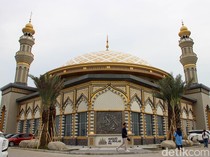 Megahnya Masjid Sultan di PIK yang Punya Keran Air Berwarna Emas