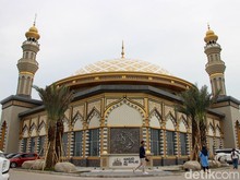 Megahnya Masjid Sultan di PIK yang Punya Keran Air Berwarna Emas