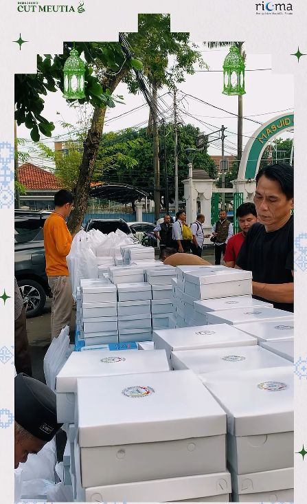 Masjid yang bagikan buka puasa gratis.