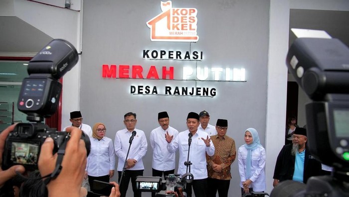 Menkop, Mensos, dan Mendes PDT mengunjungi Koperasi Desa (Kopdes) Merah Putih di Ciruas, Kabupaten Serang, Banten. (dok Istimewa)