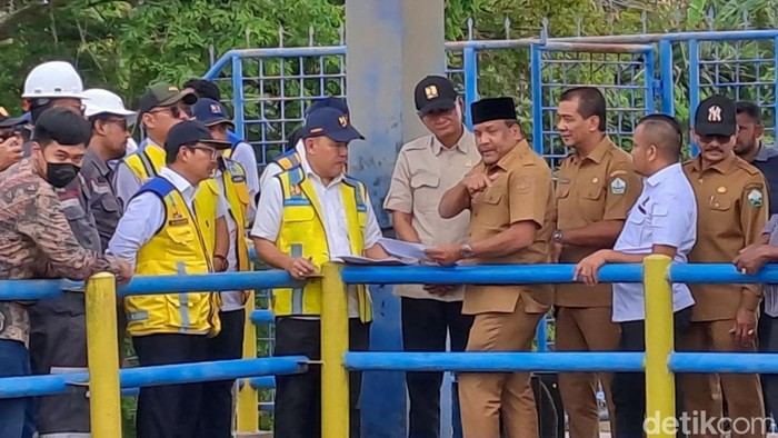 Menteri PU Dody Hanggodo saat tinjau bendung irigasi Pante Lhong, Bireuen, Aceh.