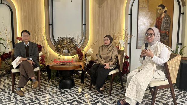 Modest Luxe 2026 hadir di Sarinah! Temukan kurasi eksklusif 25 brand premium seperti Nagita Slavina, Kami., RiaMiranda, Parte, Jenna & Kaia, hingga Dama Kara untuk koleksi Ramadan dan Raya yang elegan di sini di Lantai 2 Sarinah, Jakarta Pusat, muli dari 18 Februari hingga 31 Maret 2026. =