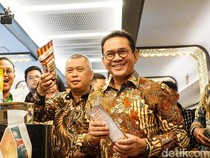 Momen Mendag dan Menhub Tinjau UMKM di Stasiun Gambir