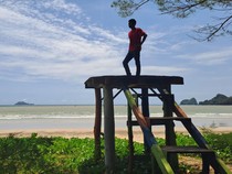 Ngabuburit Sambil Nikmati Senja di Pantai Eksotis Banyuwangi
