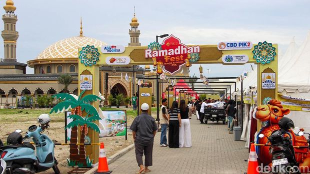Beragam ruang terbuka dan kawasan rekreasi di Pantai Indah Kapuk 2 menjadi pilihan warga untuk menghabiskan waktu ngabuburit pada Selasa (24/2/2026).