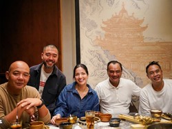 Kalung Nia Ramadhani saat Bukber Bikin Salfok, Dikira Ratusan Juta Ternyata..