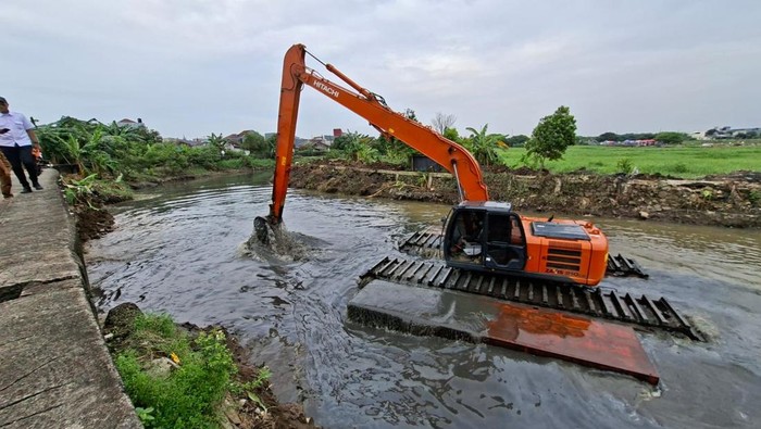 Pemprov Banten Genjot Normalisasi Sungai Cirarab, Nekat Membangun Rumah di Bantaran?