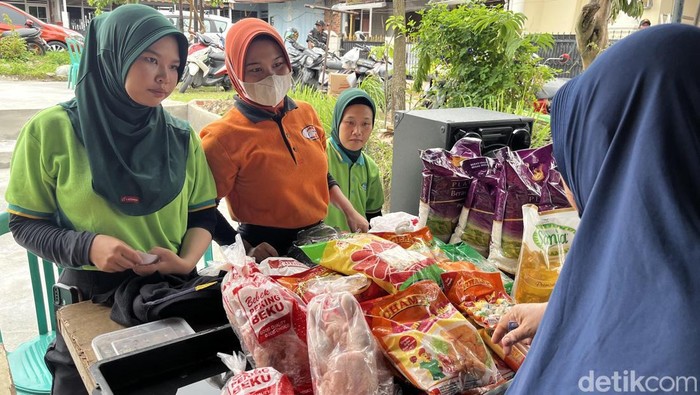 Pasar murah di Lapangan Fasum, Jalan Merpati RT 44 RW 09, Kelurahan Sialang, Kecamatan Sako