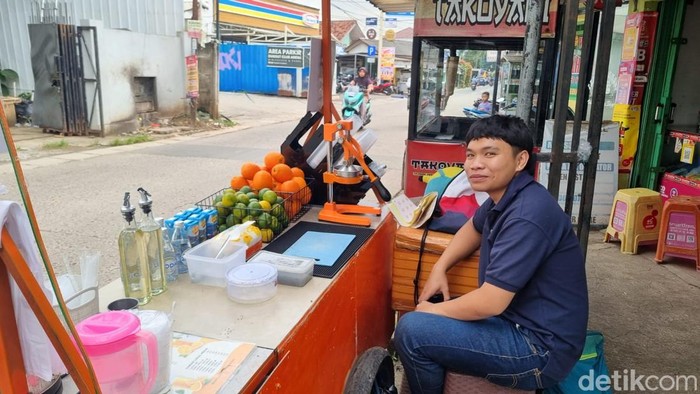 Pedagang dekat Kampung Padel di Tangerang. (Taufiq/detikcom)