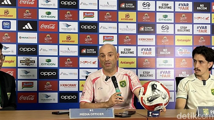 Pelatih Persebaya Bernardo Tavares