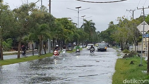 Penampakan genangan di Jalan Dr Sudjono, Sekarbela, Selasa (24/2/2026)