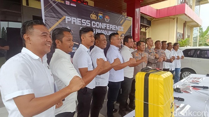 Barang bukti koper milik turis Bromo asal Thailand yang dicuri