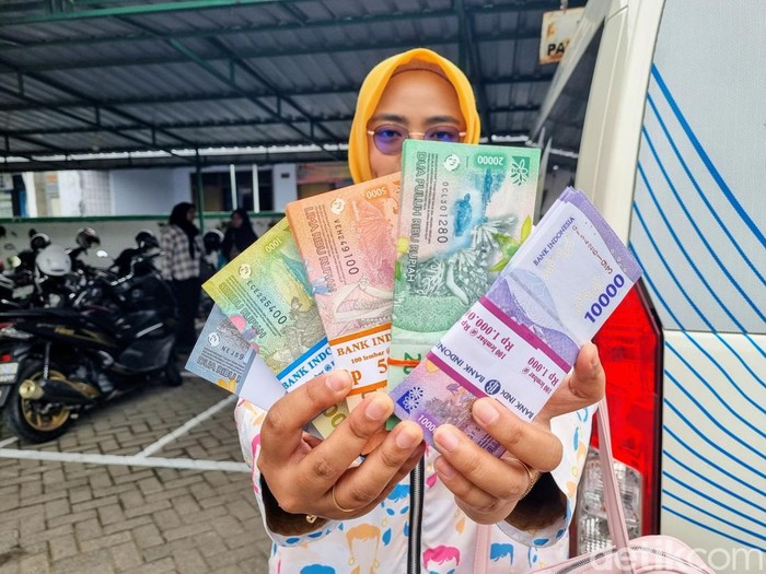 Penukaran uang baru di Ponorogo