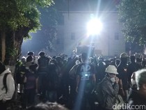 Demo di Polda DIY Berakhir Ricuh, 3 Mahasiswa Dibawa Polisi ke Rektorat