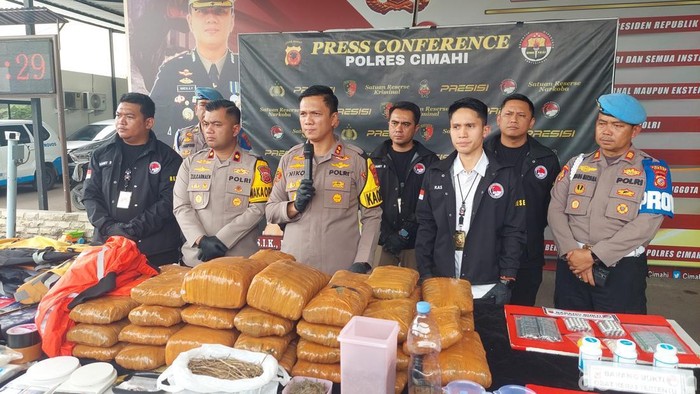 Polisi menggagalkan peredaran ganja di Cimahi