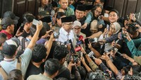 Gus Yaqut memberikan pernyataan pers seusai mengikuti sidang praperadilan. Usai jadi tersangka, Yaqut mengajukan praperadilan terkait sah atau tidaknya penetapan tersangka terhadap dirinya di PN Jakarta Selatan pada Selasa (10/2). 