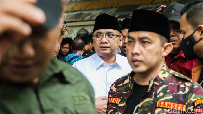 Eks Menag Yaqut Cholil Qoumas menghadiri sidang perdana praperadilan gugatan status tersangka oleh KPK terkait kasus korupsi kuota haji 2024. Gus Yaqut menyebut siap mengikuti sidang.
