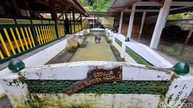 Potret Masjid Agung Giriloyo di Cengkehan, Wukirsari, Imogiri, Bantul, Selasa (24/2/2026). Potret Masjid Agung Giriloyo di Cengkehan, Wukirsari, Imogiri, Bantul. Masjid ini dibangun Sultan Agung sebelum Makam Raja-raja Imogiri.