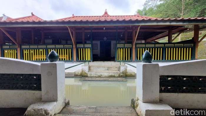 Potret Masjid Agung Giriloyo di Cengkehan, Wukirsari, Imogiri, Bantul. Masjid ini dibangun Sultan Agung sebelum Makam Raja-raja Imogiri.