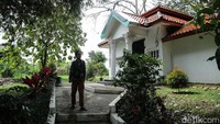 Musala ini kerap dikaitkan dengan tokoh lokal Pangeran Senapati atau Mbah Sena yang dipercaya sebagai pendiri wilayah Cibarusah.