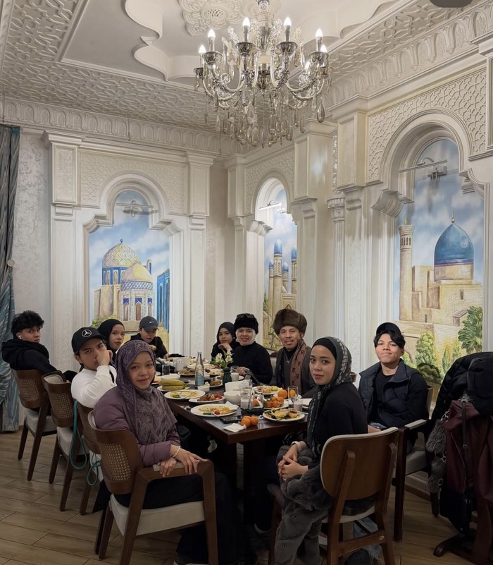 Seru! Geni Faruk Kulineran Bareng Gen Halilintar di Rumah hingga Restoran