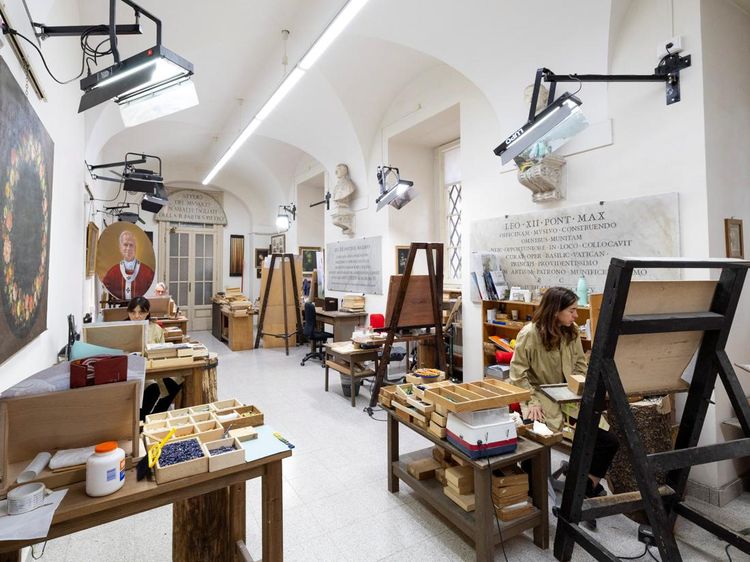 Studio Mozaik Vatikan Rawat Karya Seni Basilika Santo Petrus