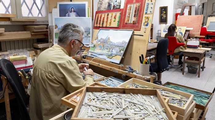 A section of a new mosaic is positioned over a reference drawing of Michelangelo’s Last Judgment inside the Vatican Mosaic Studio, at the Vatican, February 19, 2026. REUTERS/Remo Casilli     TPX IMAGES OF THE DAY