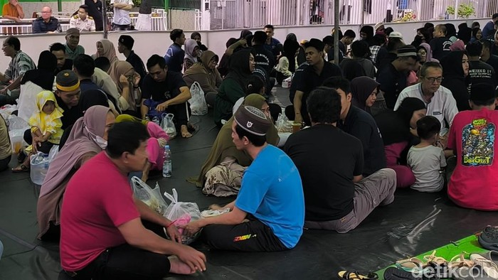 Suasana buka puasa ratusan narapidana bersama keluarga di dalam Rutan Samarinda.