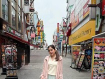 Tasya Kamila Kulineran di Jepang, Jajan Es Krim hingga Tanghulu