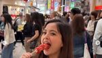 Tasya Kamila Kulineran di Jepang, Jajan Es Krim hingga Tanghulu