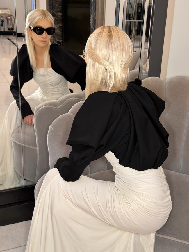 Penampilan Vera Wang sering menuai perhatian. Di usia 76, wanita tersebut tidak ragu untuk mengenakan busana seksi dangan bereksperimen dengan gaya, termasuk saat menghadiri BAFTA.Foto: Instagram @verawang